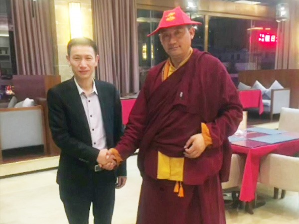 拜见西藏桑吉丹真活佛留影